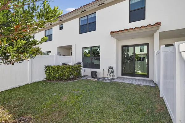 $3,000 | 4408 Hemlock Street, Riviera Beach, FL 33410