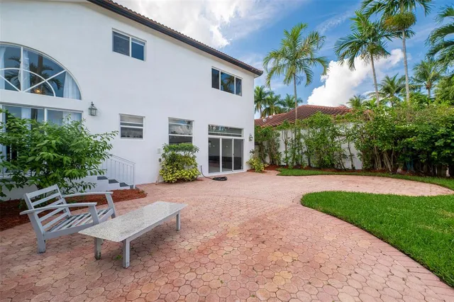 $1,400,000 | 10965 Northwest 59th Street, Doral, FL 33178