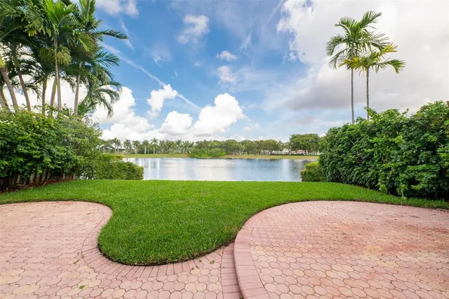 $1,400,000 | 10965 Northwest 59th Street, Doral, FL 33178