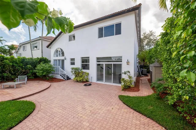 $1,400,000 | 10965 Northwest 59th Street, Doral, FL 33178
