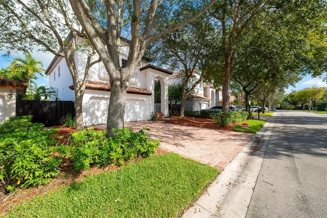 $1,400,000 | 10965 Northwest 59th Street, Doral, FL 33178