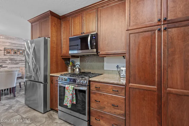 $1,100,000 | 7088 North Colfax Street, Dalton Gardens, ID 83815