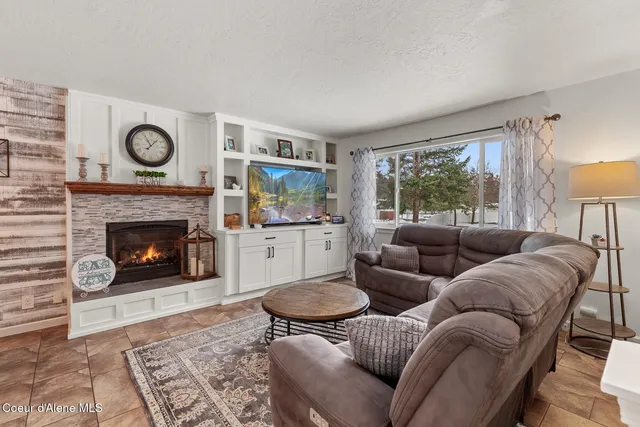 $1,100,000 | 7088 North Colfax Street, Dalton Gardens, ID 83815