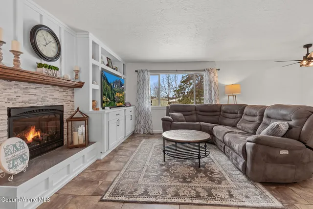 $1,100,000 | 7088 North Colfax Street, Dalton Gardens, ID 83815