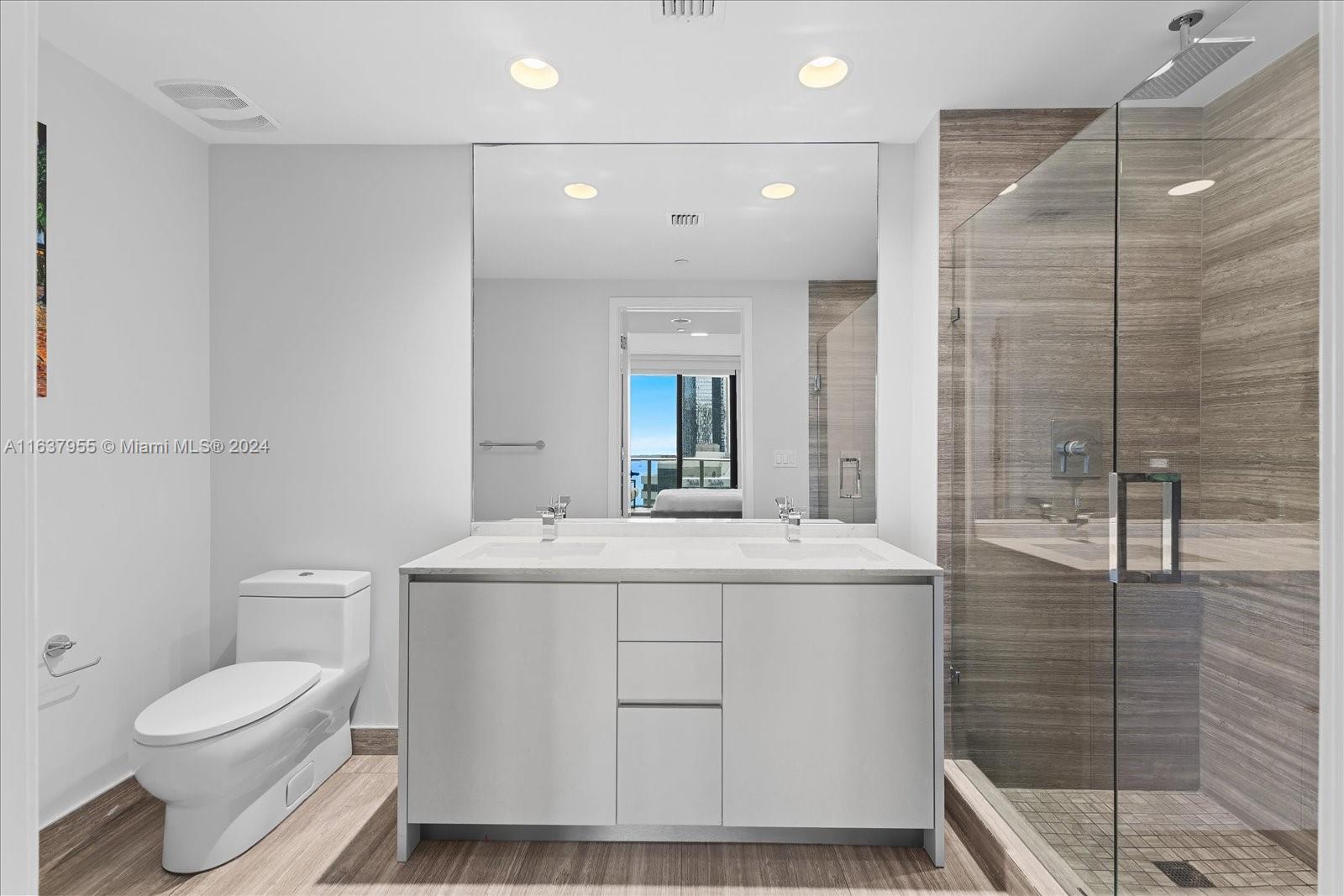 1010 Brickell Avenue, Unit 1602 Miami, FL 33131 - Photo 3 of 47