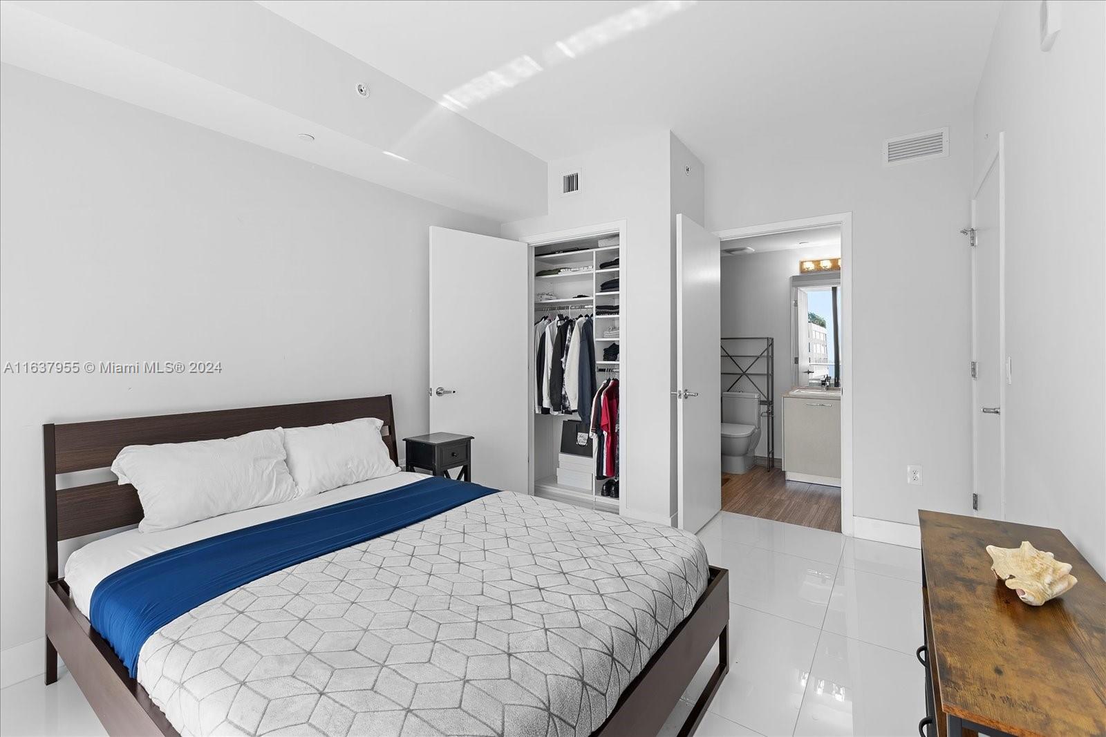 1010 Brickell Avenue, Unit 1602 Miami, FL 33131 - Photo 4 of 47