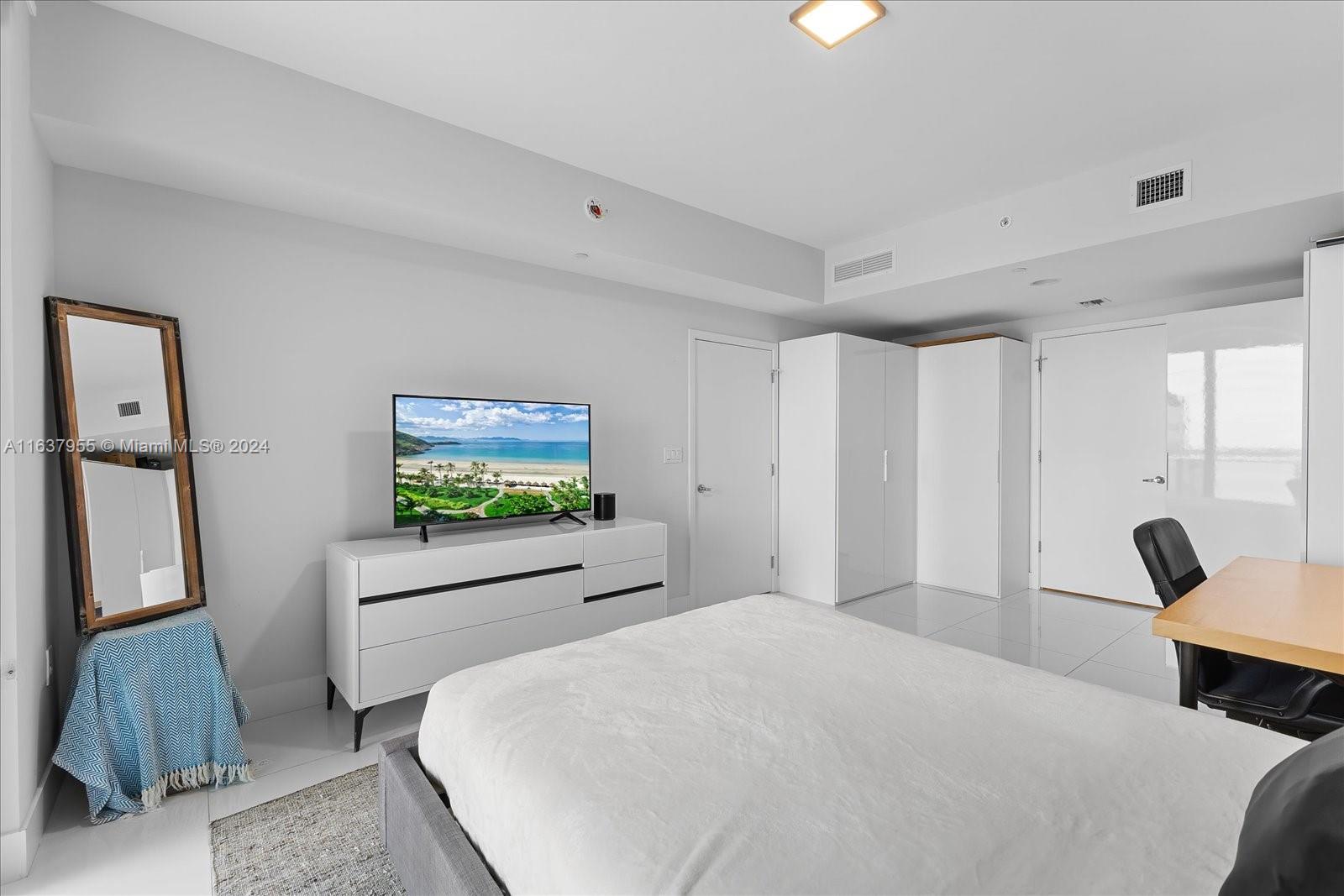 1010 Brickell Avenue, Unit 1602 Miami, FL 33131 - Photo 6 of 47