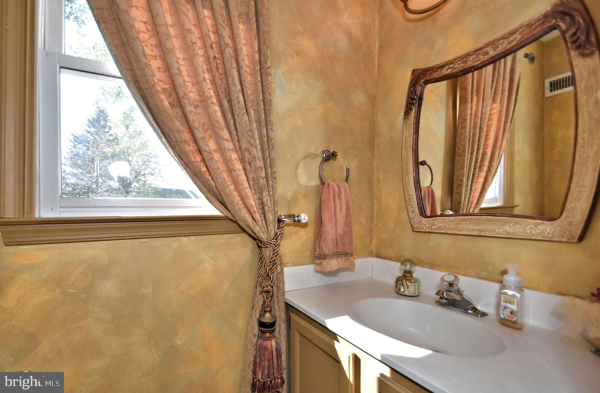 46 Heather Valley Road Holland, PA 18966 - Photo 21 of 35 powder room