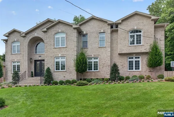 $2,488,888 | 80 Holland Avenue, Demarest, NJ 07627