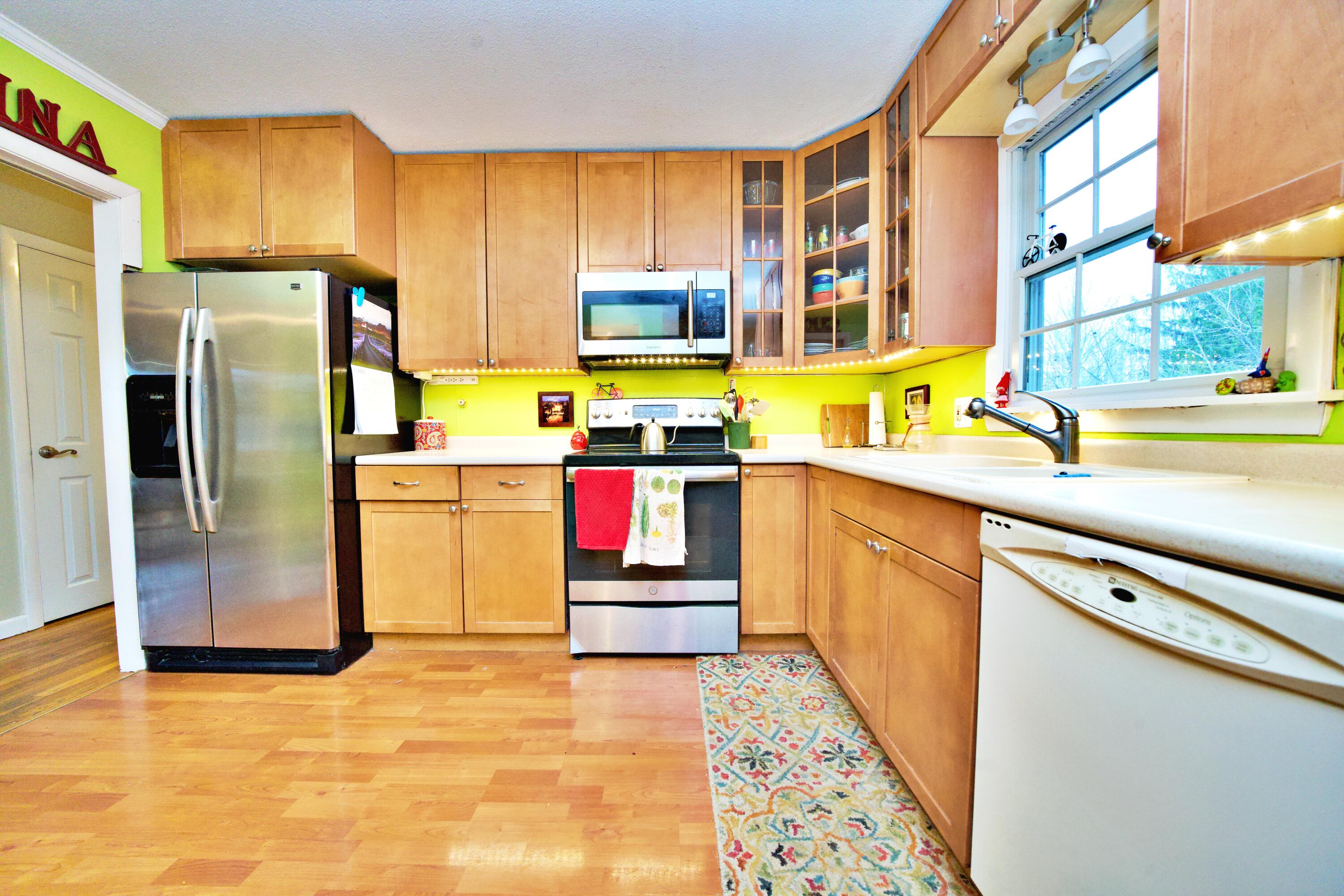 169 Juniper Street Bangor, ME 04401 - Photo 14 of 30 Kitchen