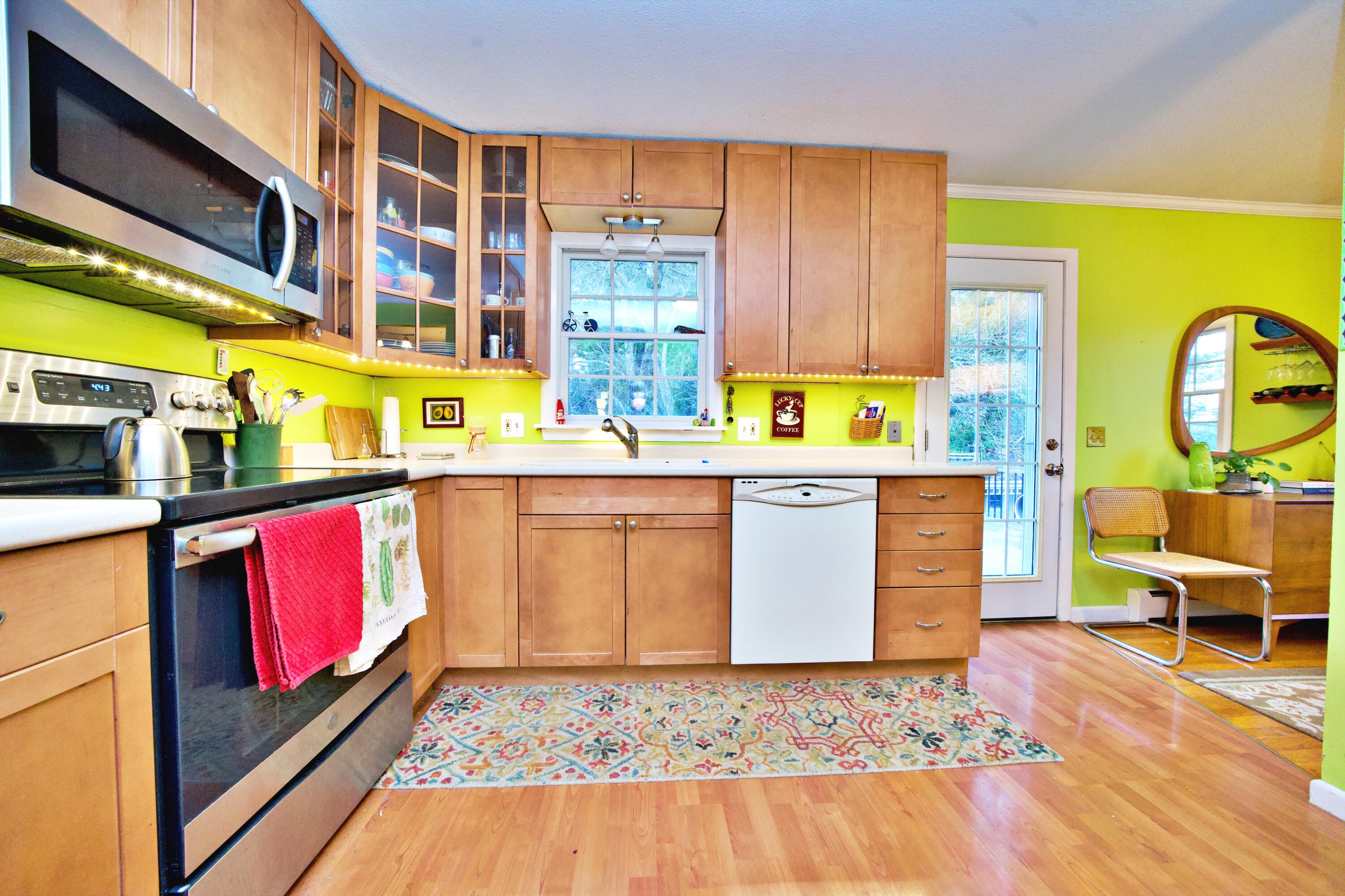 169 Juniper Street Bangor, ME 04401 - Photo 15 of 30 Kitchen