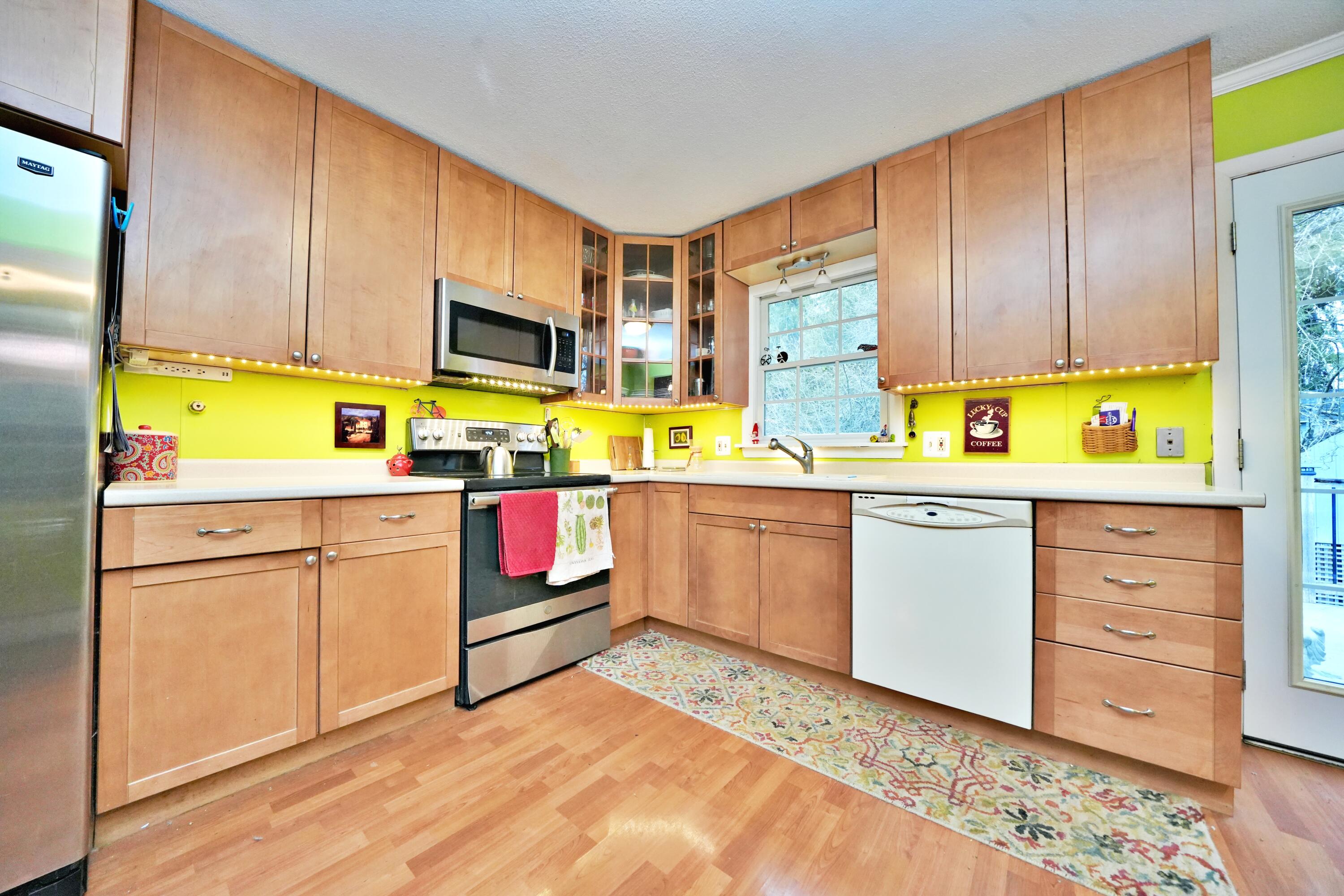 169 Juniper Street Bangor, ME 04401 - Photo 16 of 30 Kitchen