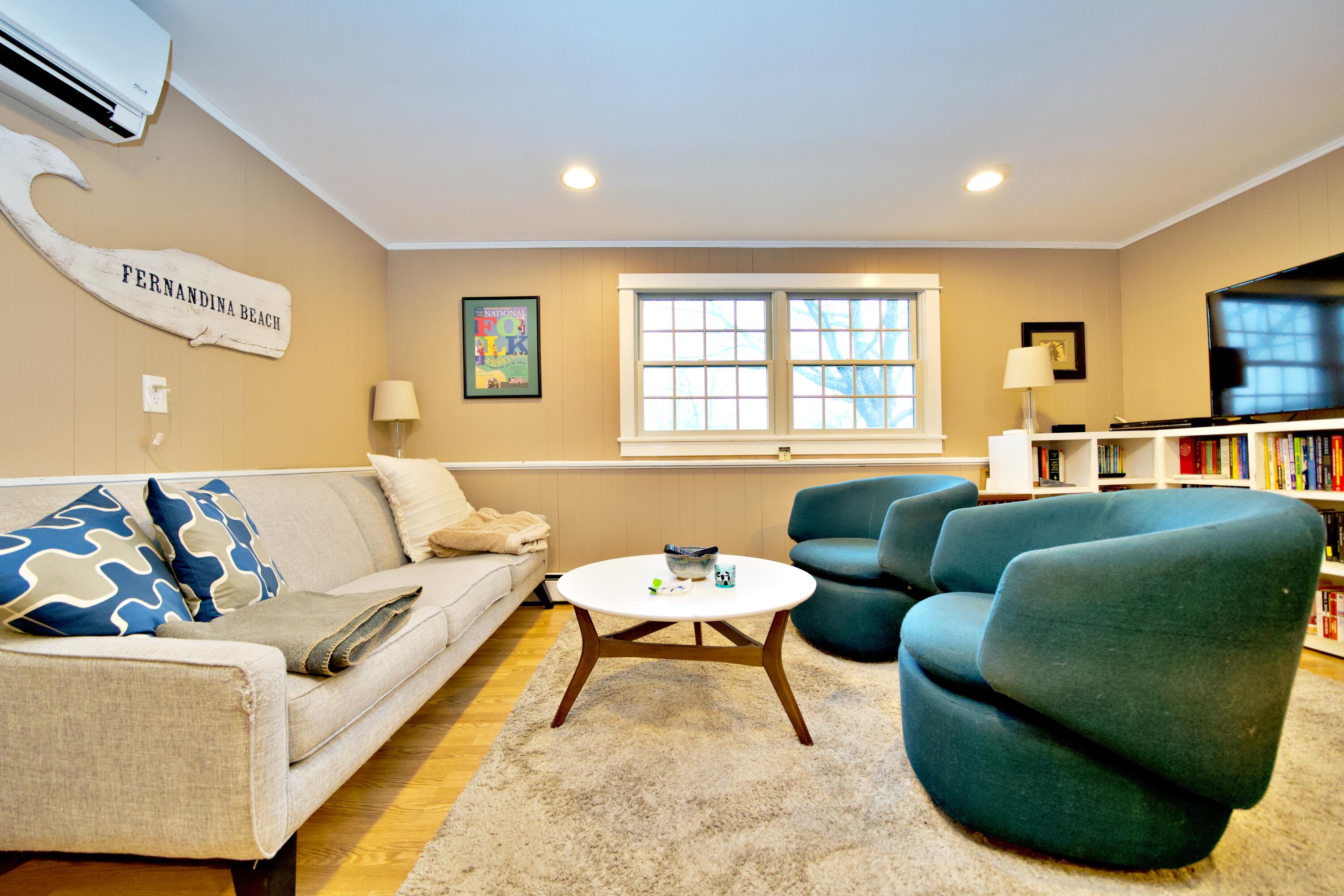 169 Juniper Street Bangor, ME 04401 - Photo 8 of 30 Family Room