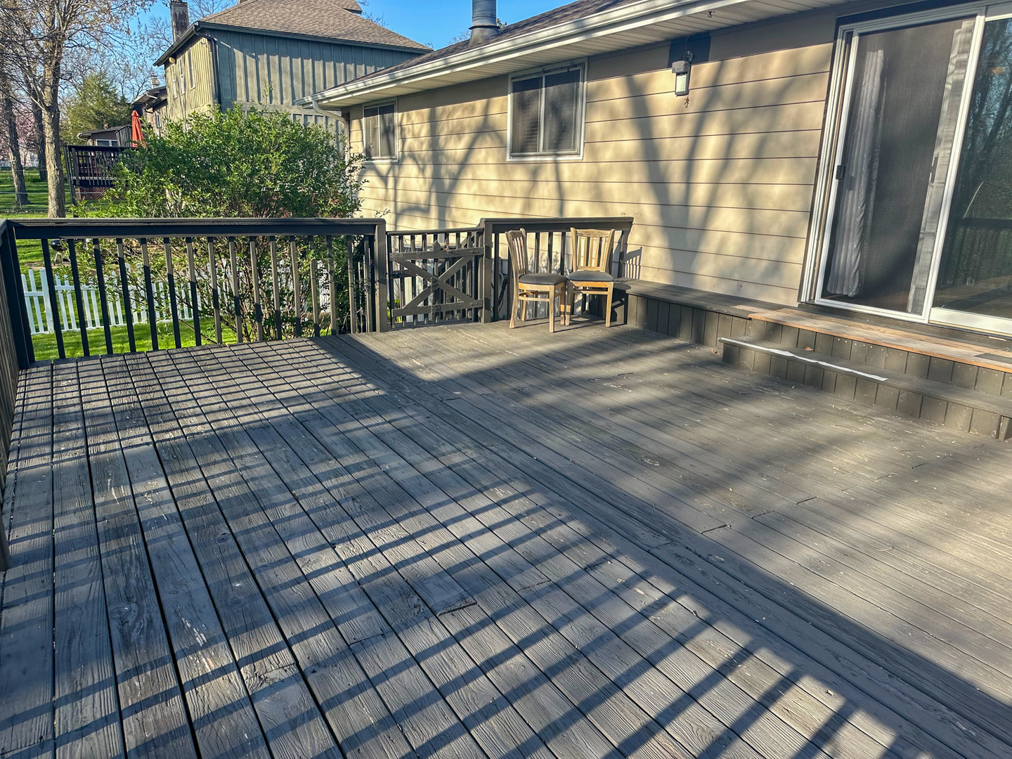 6315 North Post Oak Road Peoria, IL 61615 - Photo 29 of 31 a balcony with a yard