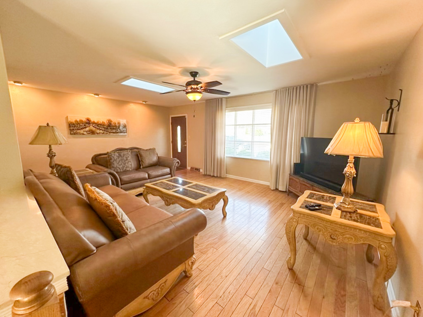 6315 North Post Oak Road Peoria, IL 61615 - Photo 3 of 31 a living room with furniture and a flat screen tv