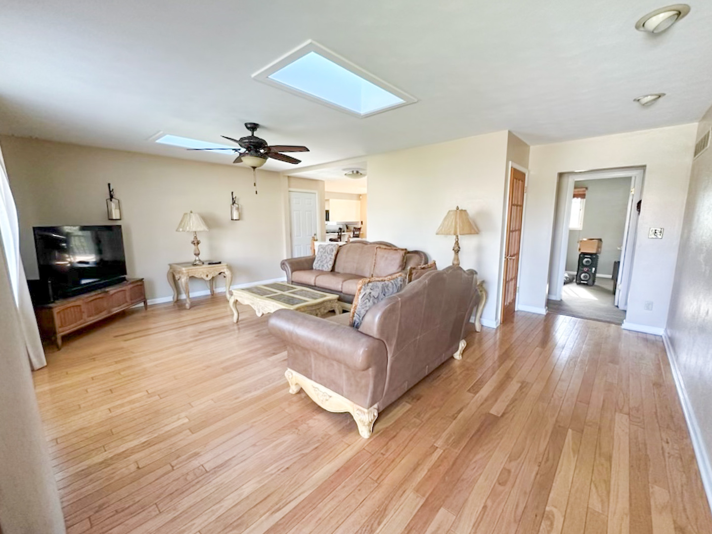6315 North Post Oak Road Peoria, IL 61615 - Photo 4 of 31 a living room with furniture and a wooden floor