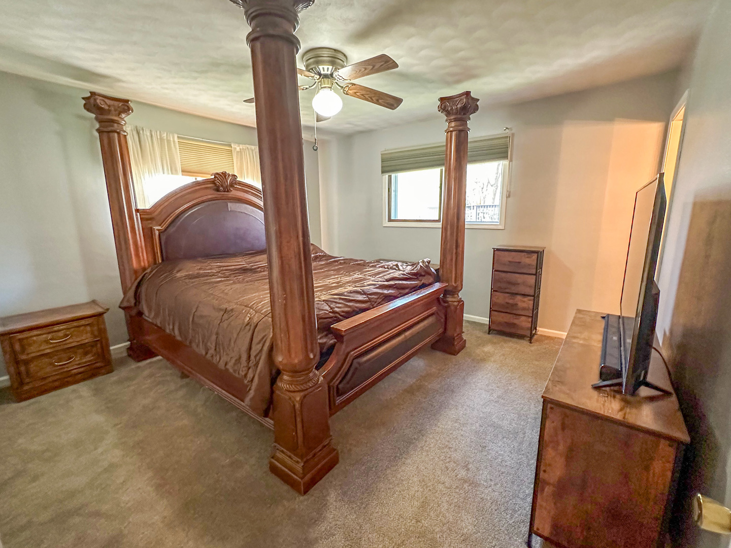6315 North Post Oak Road Peoria, IL 61615 - Photo 10 of 31 a bed room with a bed and a television