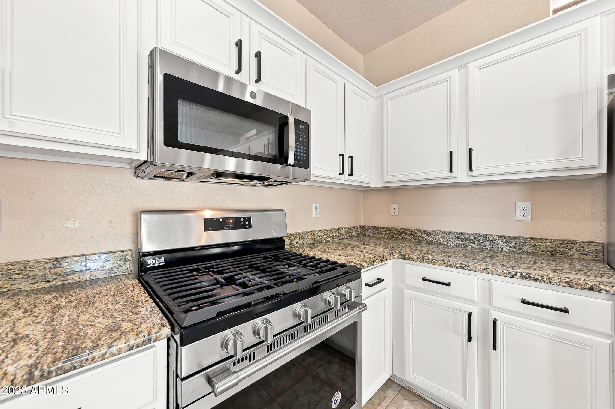 10828 West Monte Vista Road Avondale, AZ 85392 - Photo 13 of 32 Gas stove