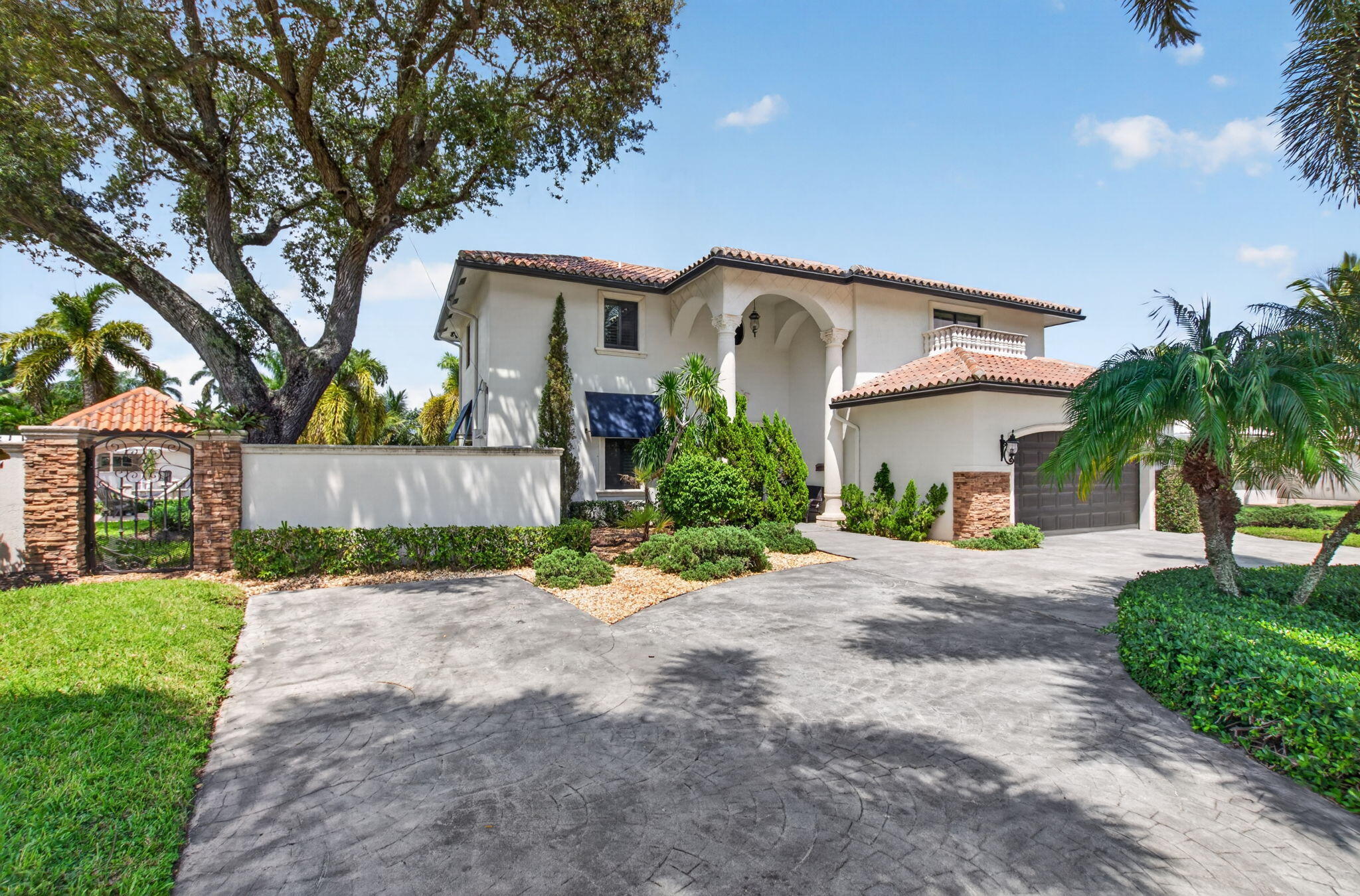 749 Southwest 2nd Street Boca Raton, FL 33486 - Photo 2 of 39 Oversized Driveway