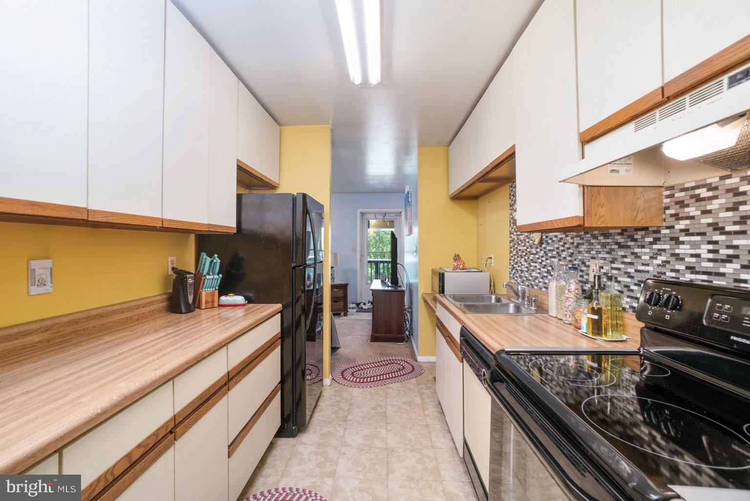 2432 Lodge Farm Road Baltimore, MD 21219 - Photo 15 of 35 Kitchen