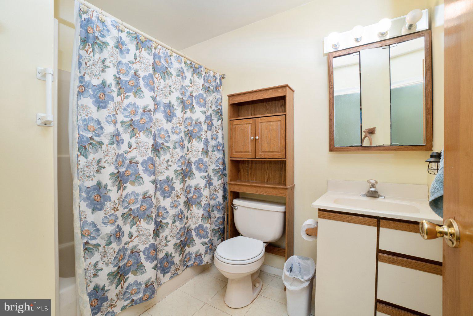 2432 Lodge Farm Road Baltimore, MD 21219 - Photo 16 of 35 Full Bath Upper Level Hallway