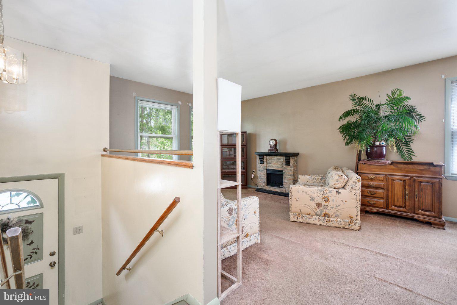 2432 Lodge Farm Road Baltimore, MD 21219 - Photo 5 of 35 Upper level Living Room