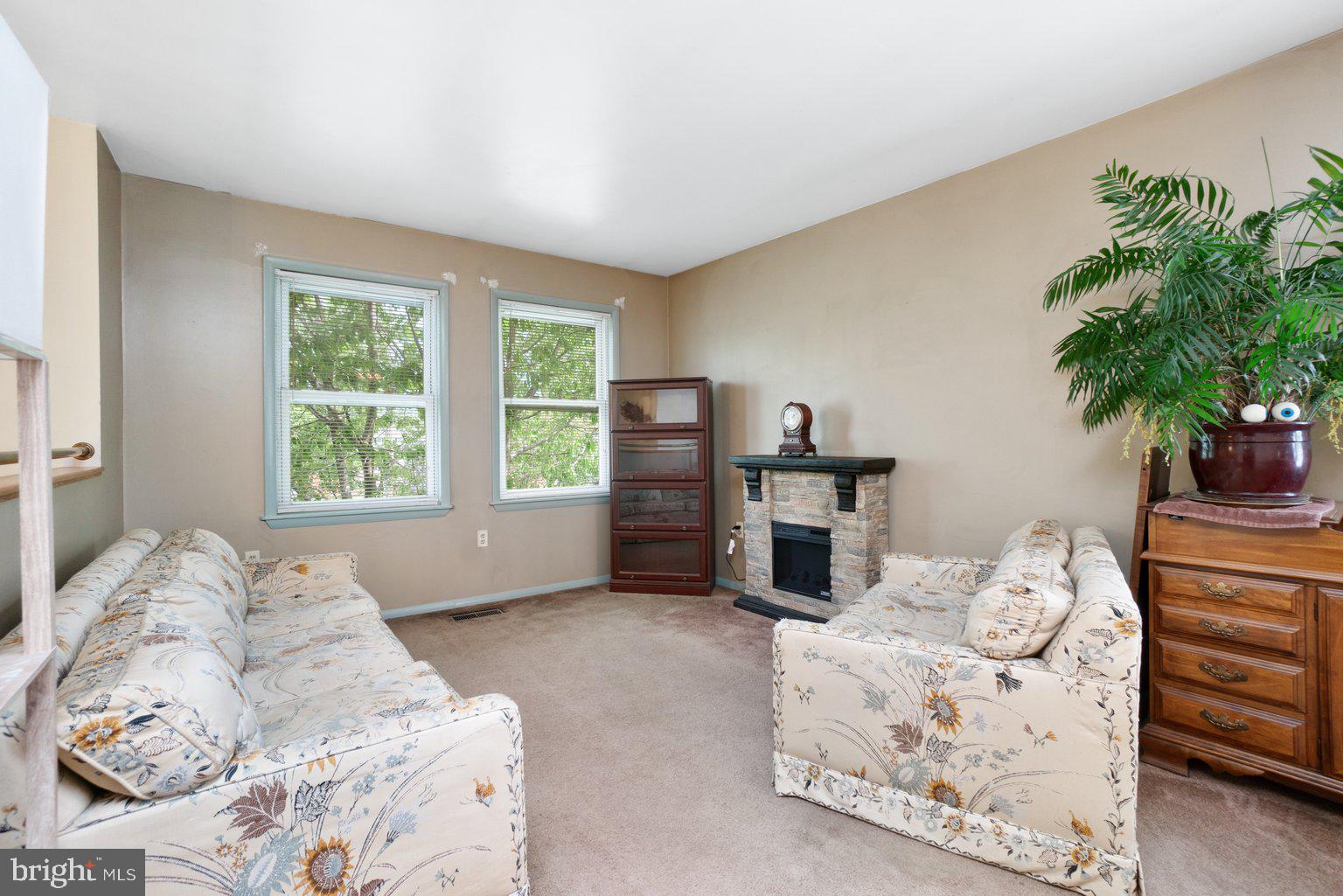 2432 Lodge Farm Road Baltimore, MD 21219 - Photo 6 of 35 Upper level Living Room