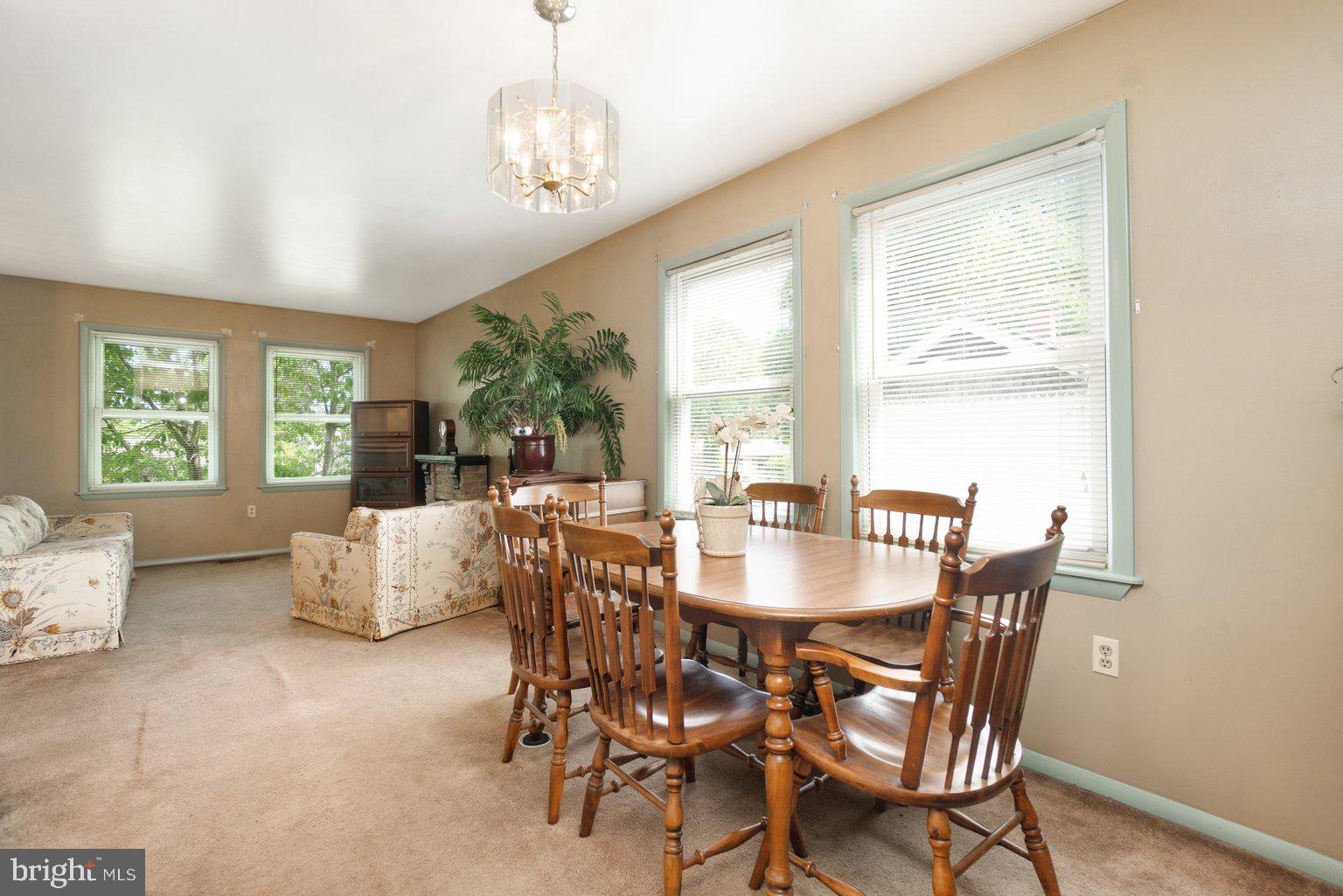 2432 Lodge Farm Road Baltimore, MD 21219 - Photo 9 of 35 Dining Room
