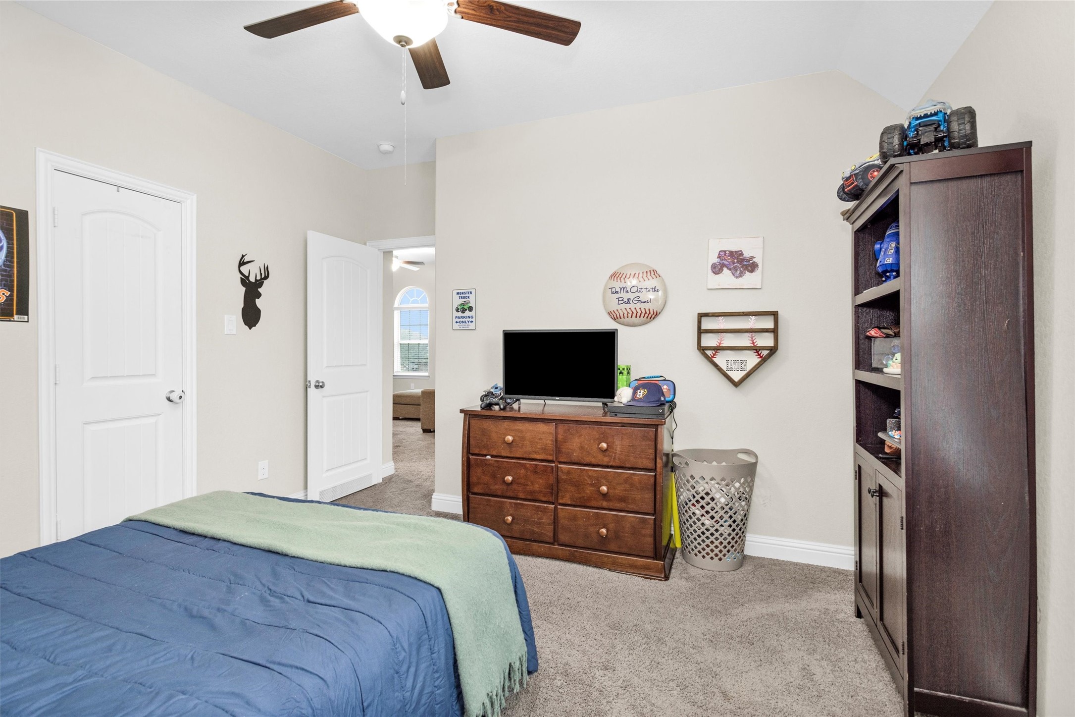 3622 Lister Drive Rosharon, TX 77583 - Photo 33 of 44 a bedroom with a bed and a television