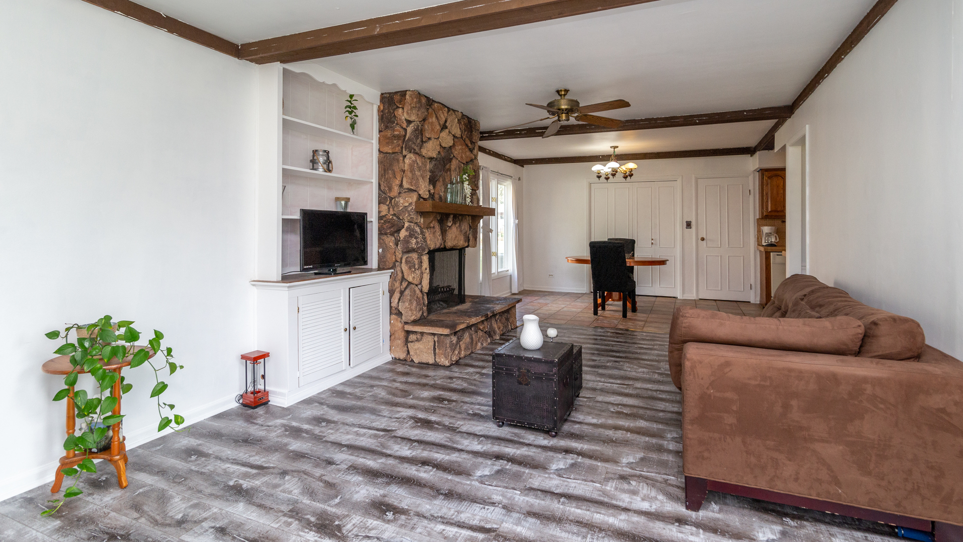 1370 Rosedale Lane Hoffman Estates, IL 60169 - Photo 8 of 20 Gallery Image 8