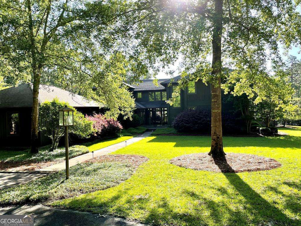 a view of a house with a yard