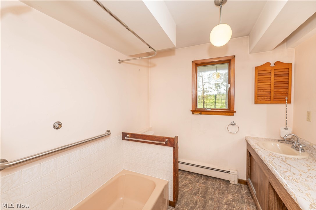 12310 Huntoon Road Painesville, OH 44077 - Photo 16 of 48 Main floor full bathroom