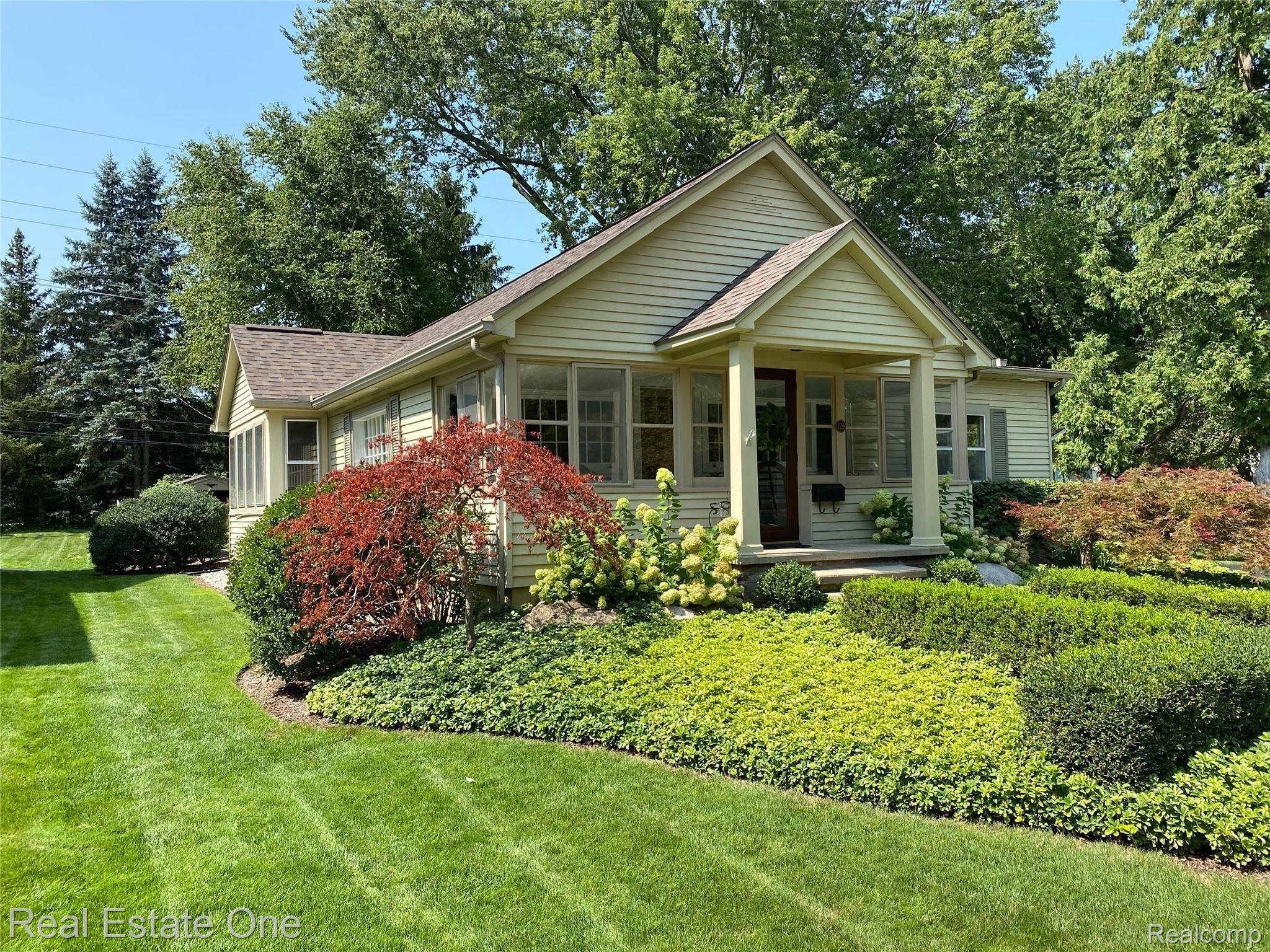 129 North Holcomb Road Clarkston, MI 48346 - Photo 5 of 33 5.jpeg