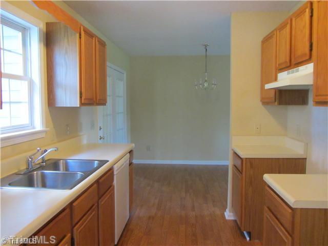 140 Farmview Road Madison, NC 27025 - Photo 11 of 16 Kitchen.