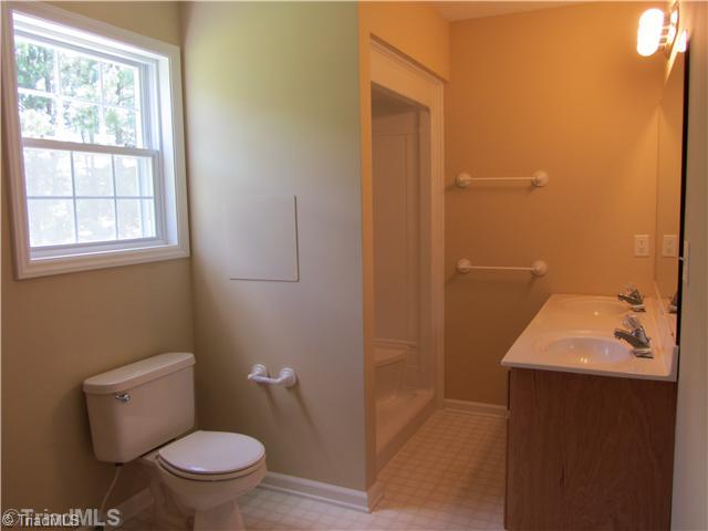 140 Farmview Road Madison, NC 27025 - Photo 6 of 16 Master Bath/Spa.