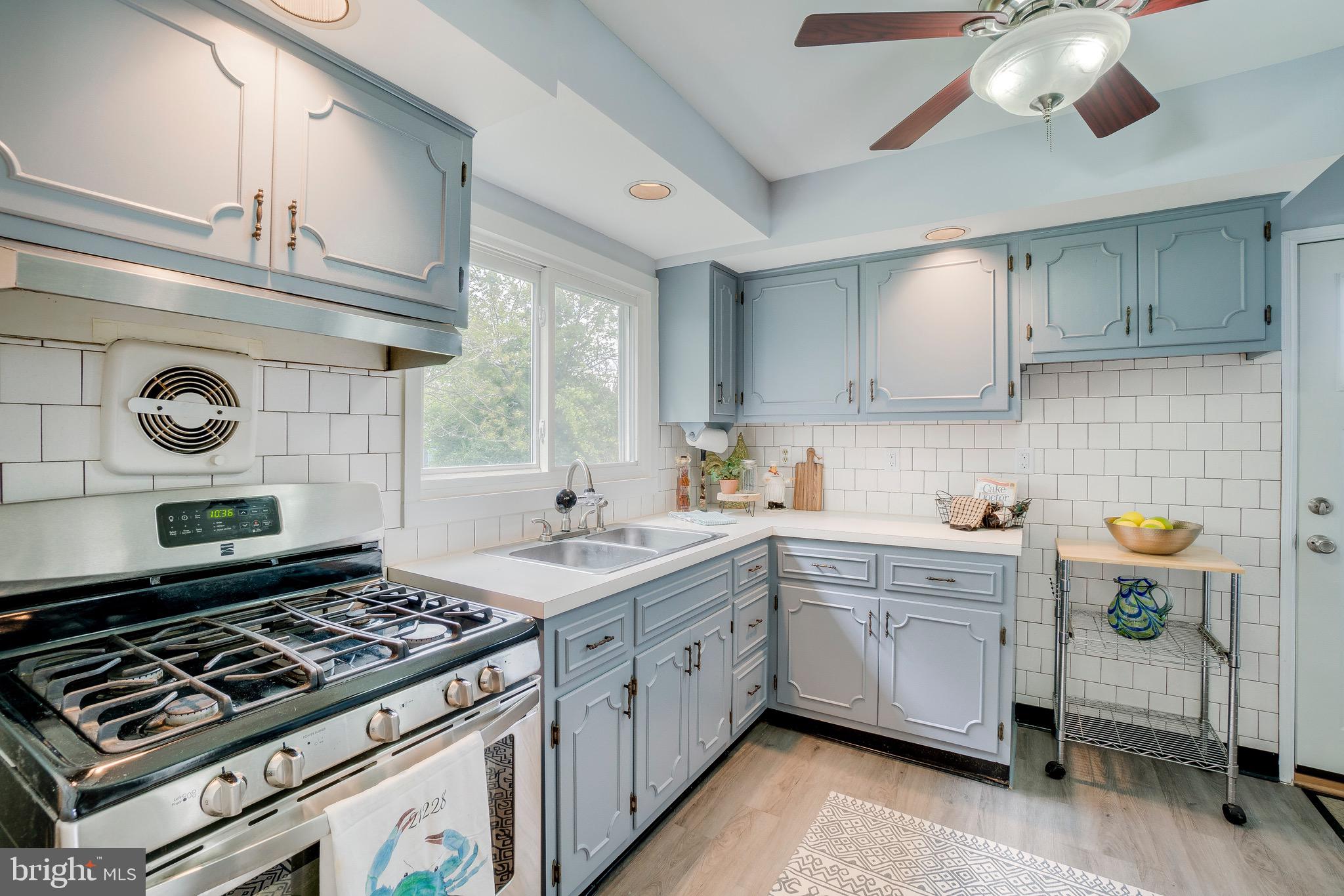 905 Sedgley Road Baltimore, MD 21228 - Photo 22 of 38 Window over kitchen sink w/view of yard