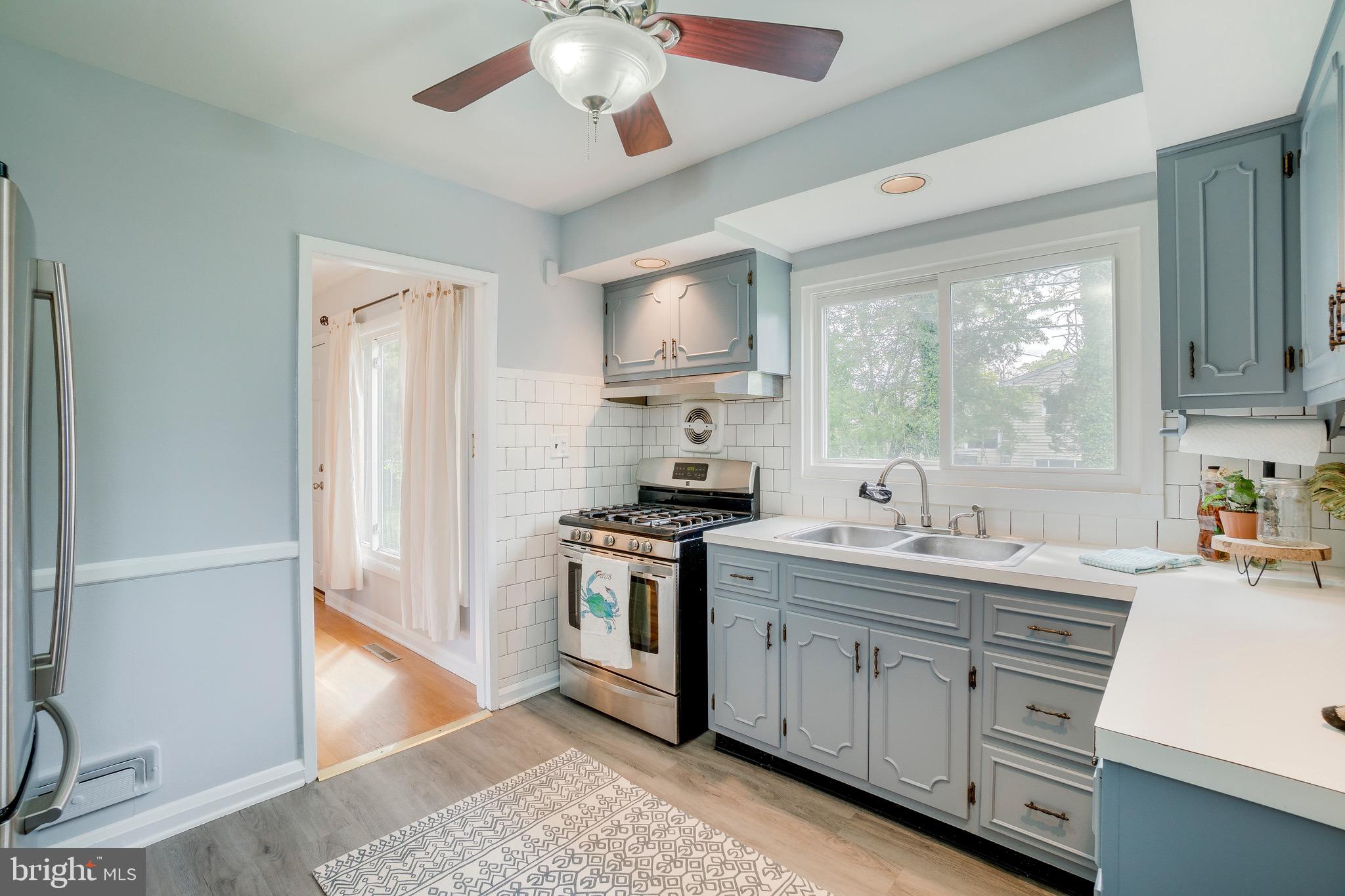 905 Sedgley Road Baltimore, MD 21228 - Photo 24 of 38 NEW grey laminate floor to match white subway tile