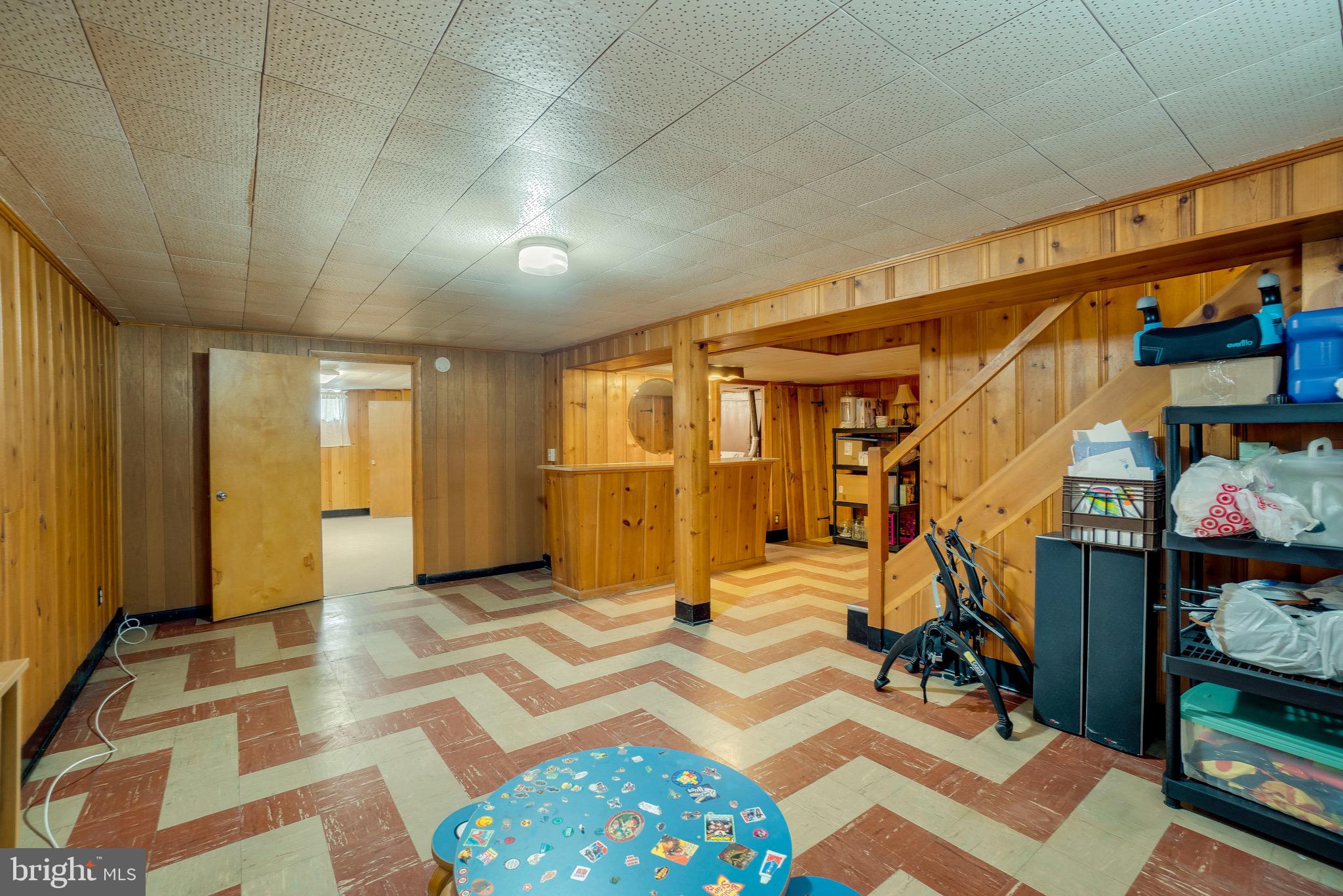 905 Sedgley Road Baltimore, MD 21228 - Photo 32 of 38 Clubroom w/dry bar accented with retro flooring