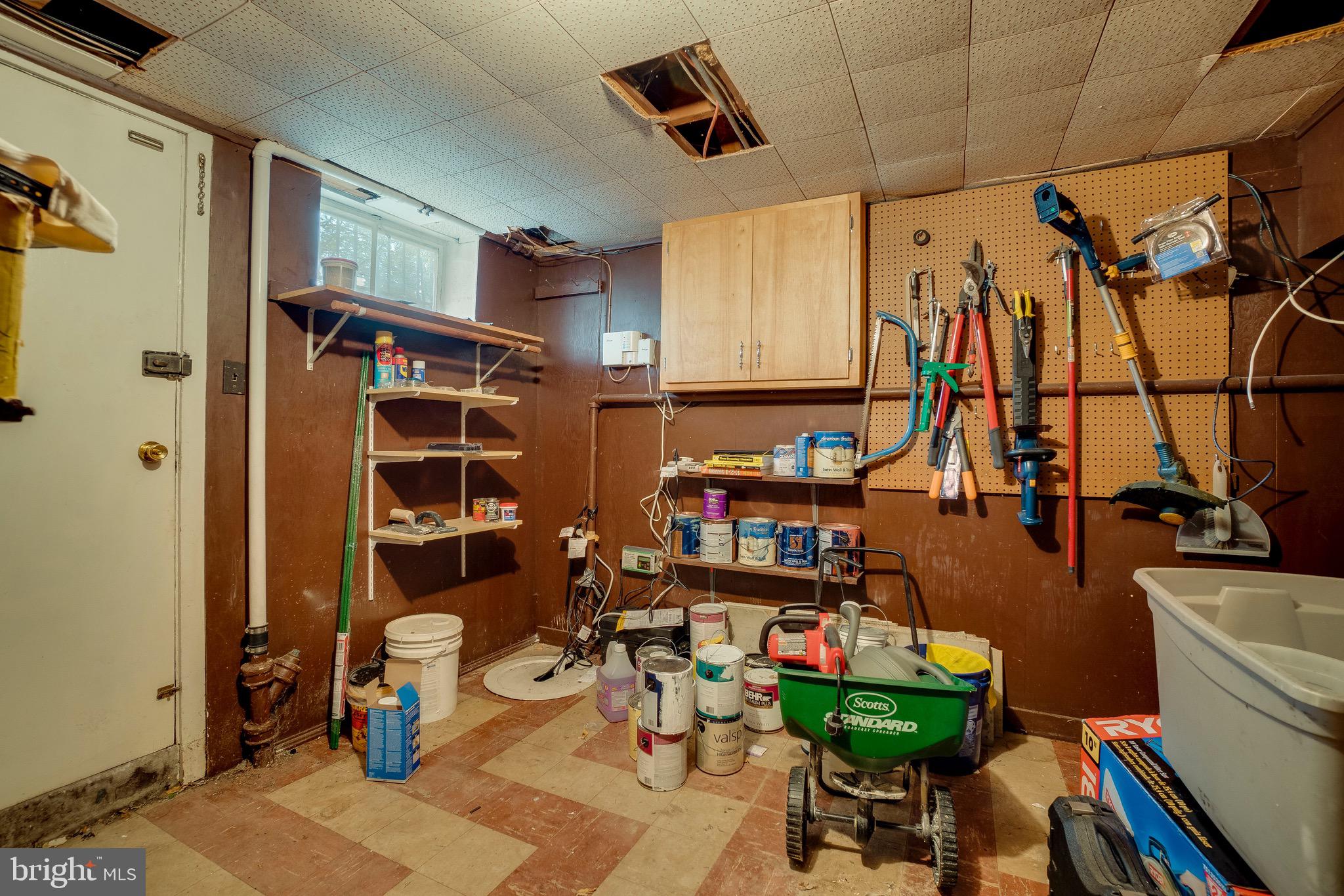 905 Sedgley Road Baltimore, MD 21228 - Photo 37 of 38 Large work shop area + door to outside