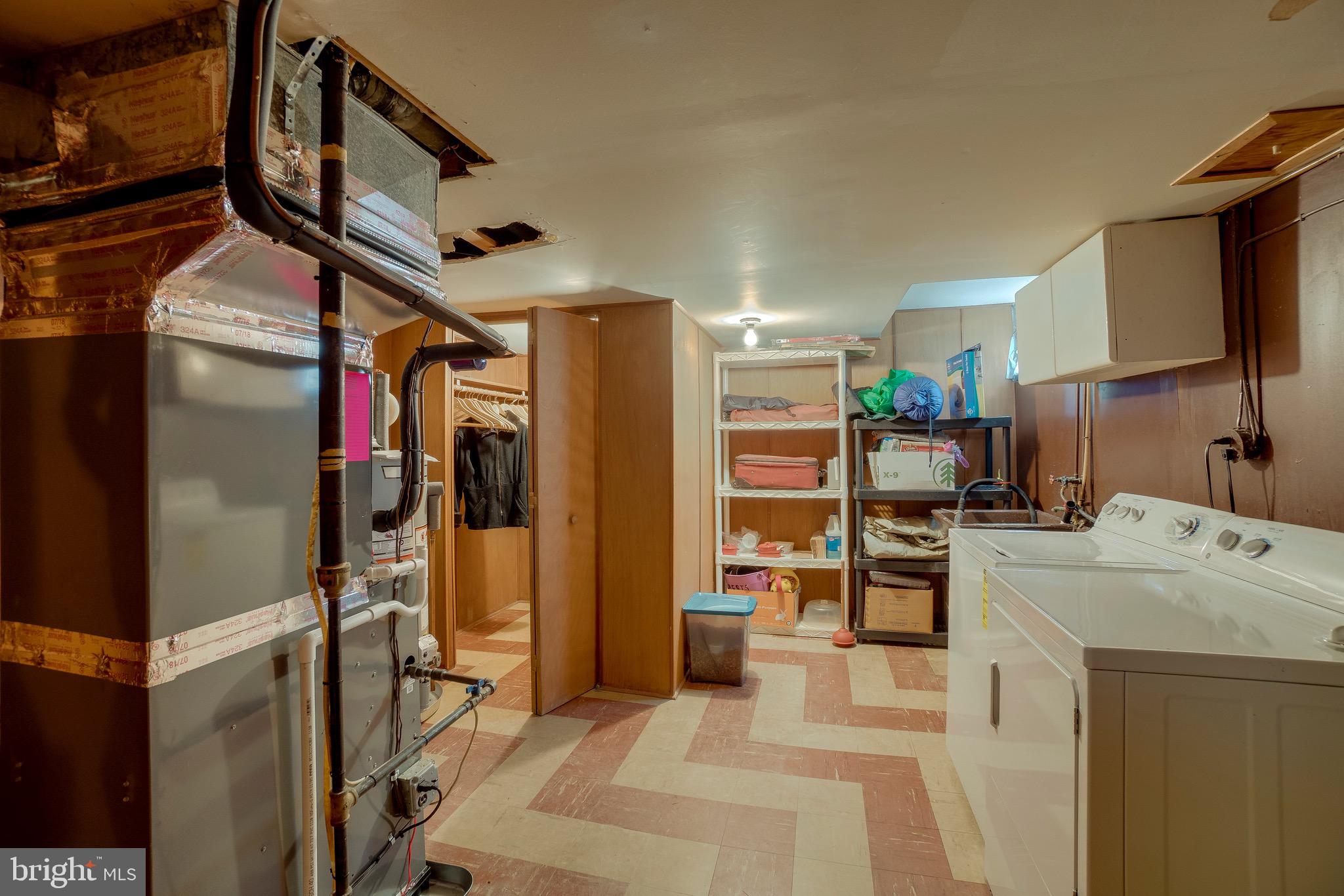 905 Sedgley Road Baltimore, MD 21228 - Photo 38 of 38 Large laundry room ( appliances convey) ++new HVAC