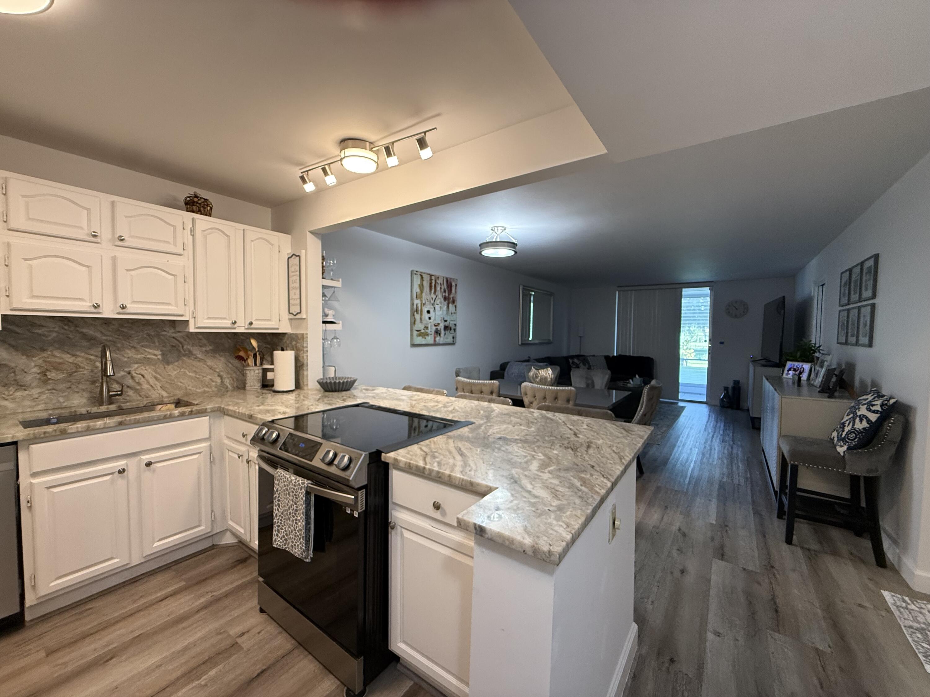 6161 Northwest 2nd Avenue, Unit 114 Boca Raton, FL 33487 - Photo 16 of 23 Kitchen