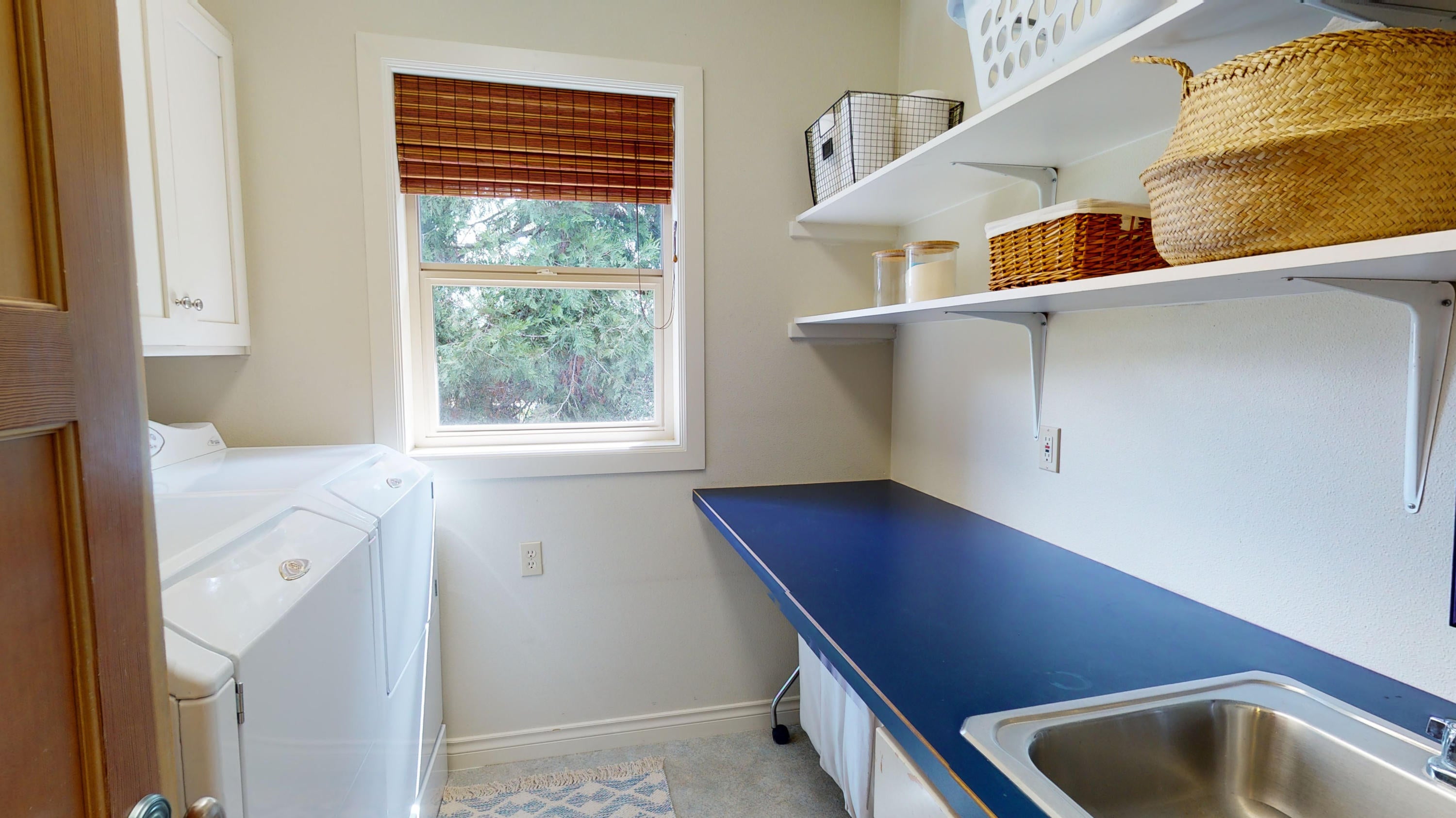 3315 Leonard Road Grants Pass, OR 97527 - Photo 36 of 86 Laundry room