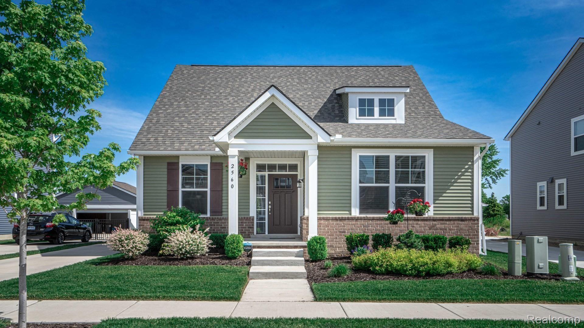 2560 Massoit Road Royal Oak, MI 48073 - Photo 1 of 65 000_3.jpg