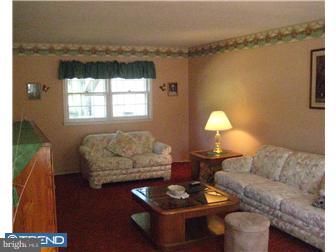 43 Maitland Road Hamilton, NJ 08620 - Photo 5 of 12 Living Room