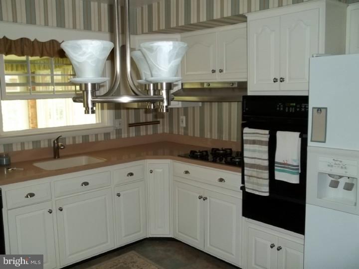 604 Cheyney Road Springfield, PA 19064 - Photo 7 of 11 Kitchen