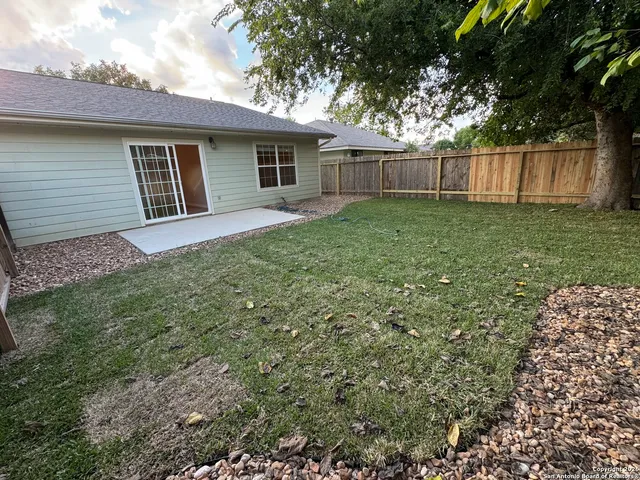 $2,100 | 143 Oak Grove Drive, Boerne, TX 78006