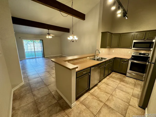 $2,100 | 143 Oak Grove Drive, Boerne, TX 78006