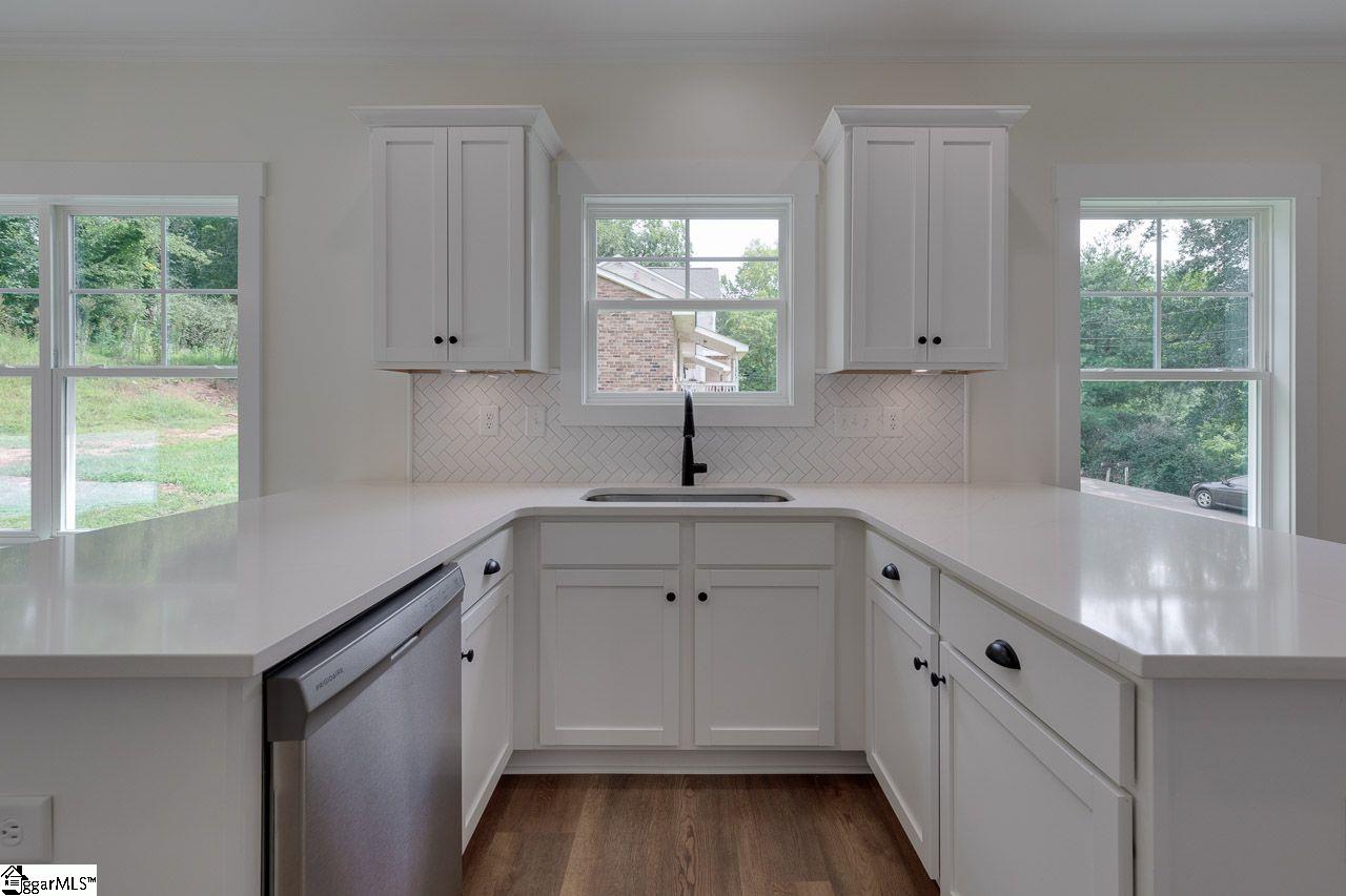 110 Hilton Street Greenville, SC 29607 - Photo 6 of 16 Gallery Image 6