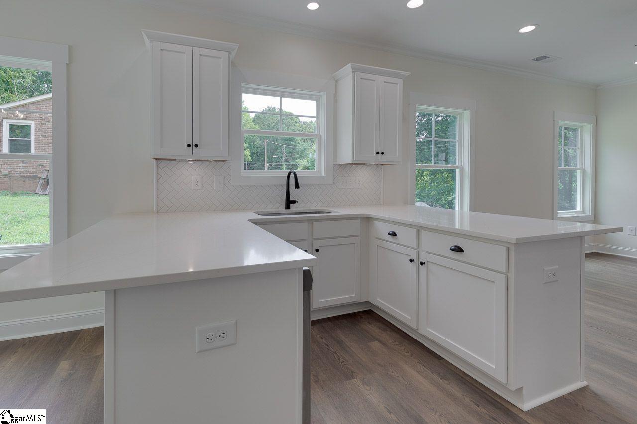 110 Hilton Street Greenville, SC 29607 - Photo 7 of 16 Gallery Image 7
