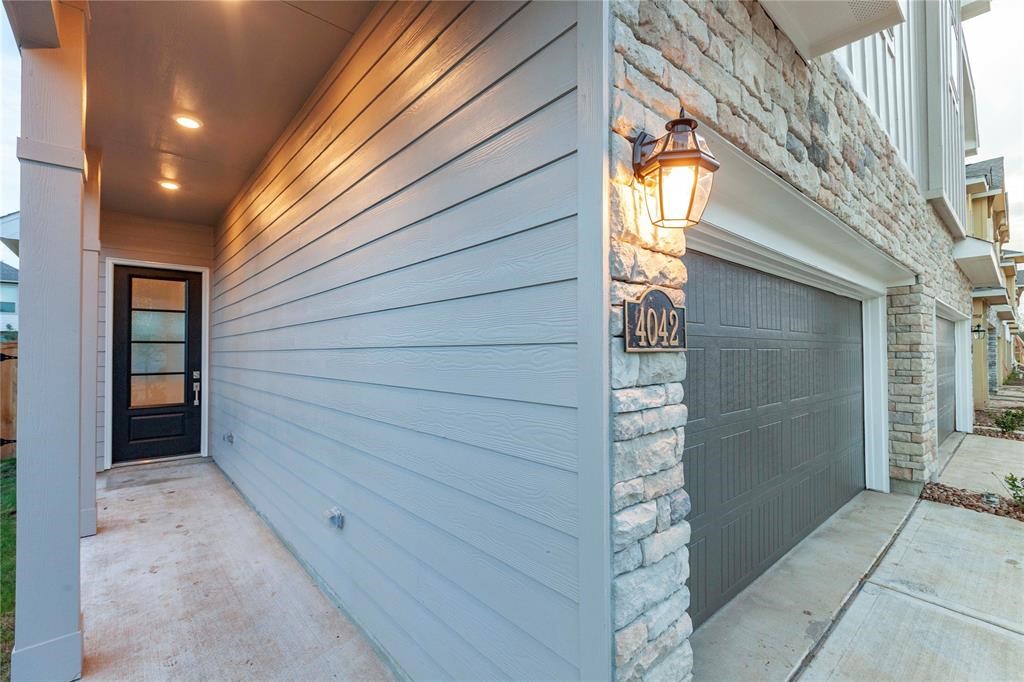 4042 Champlain Way Iowa Colony, TX 77583 - Photo 2 of 17
